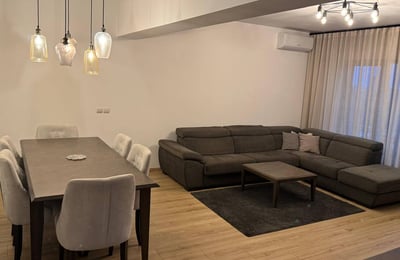 Location d’un appartement lumineux de 2 pièces, 76 m², quartier Bucureștii Noi, Bucarest, Roumanie